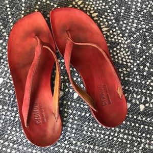 Cydwoq Sandals